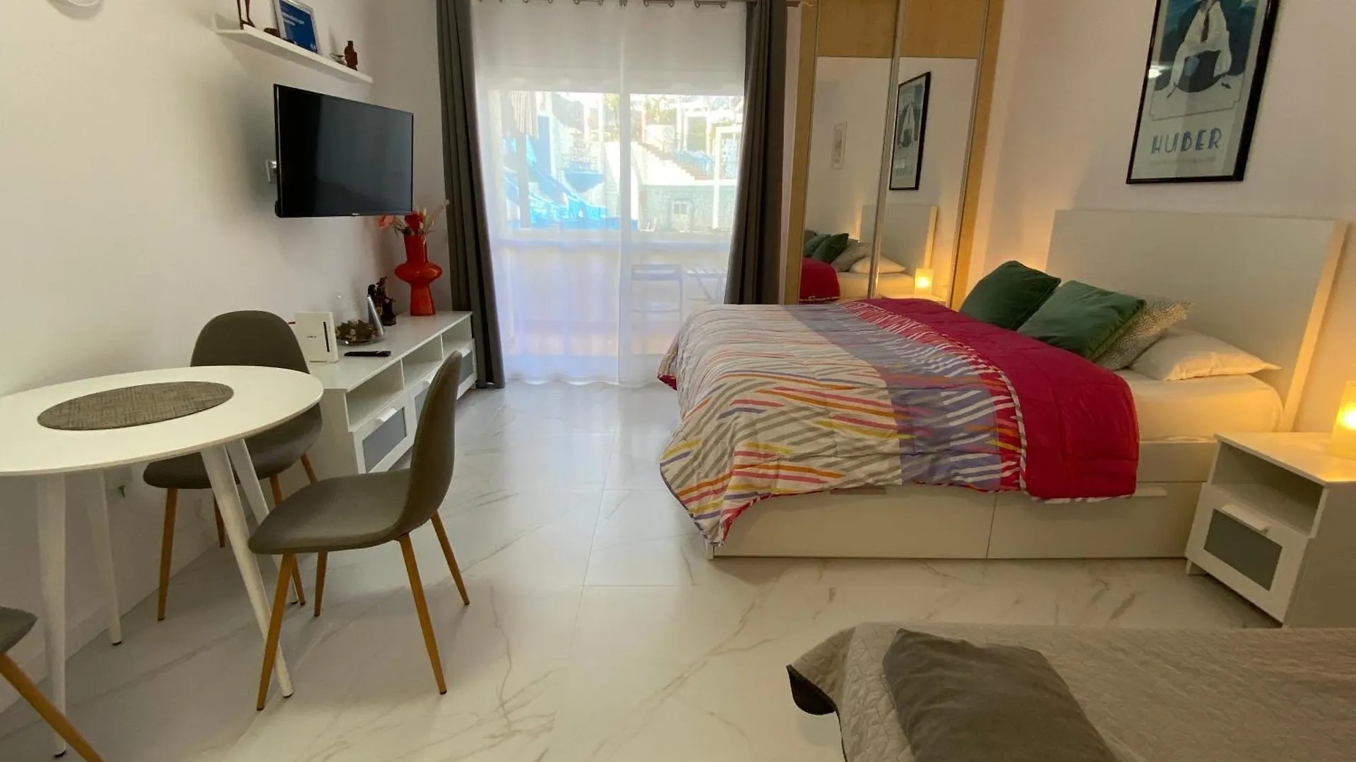 بينالماذينا Benalbeach Loft Encatador